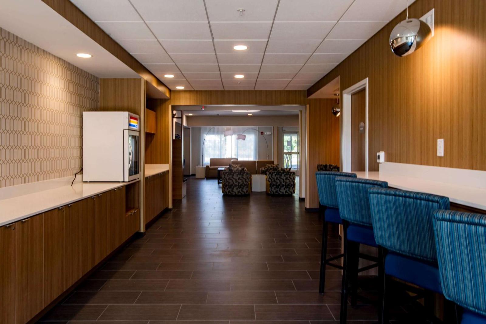 Microtel Inn & Suites by Wyndham Amsterdam Main image 1